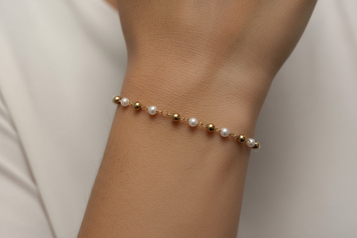Pearl bracelet on a model's wrist