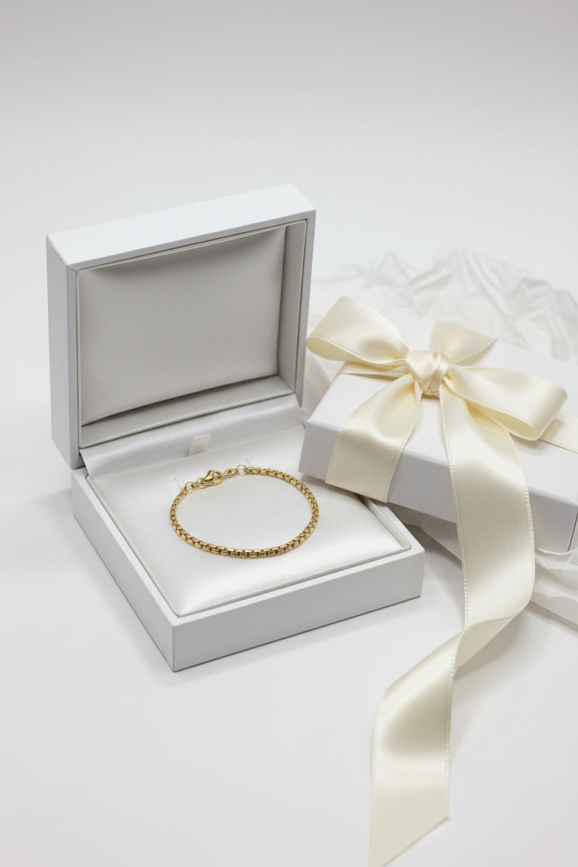 Gold chain bracelet on a model