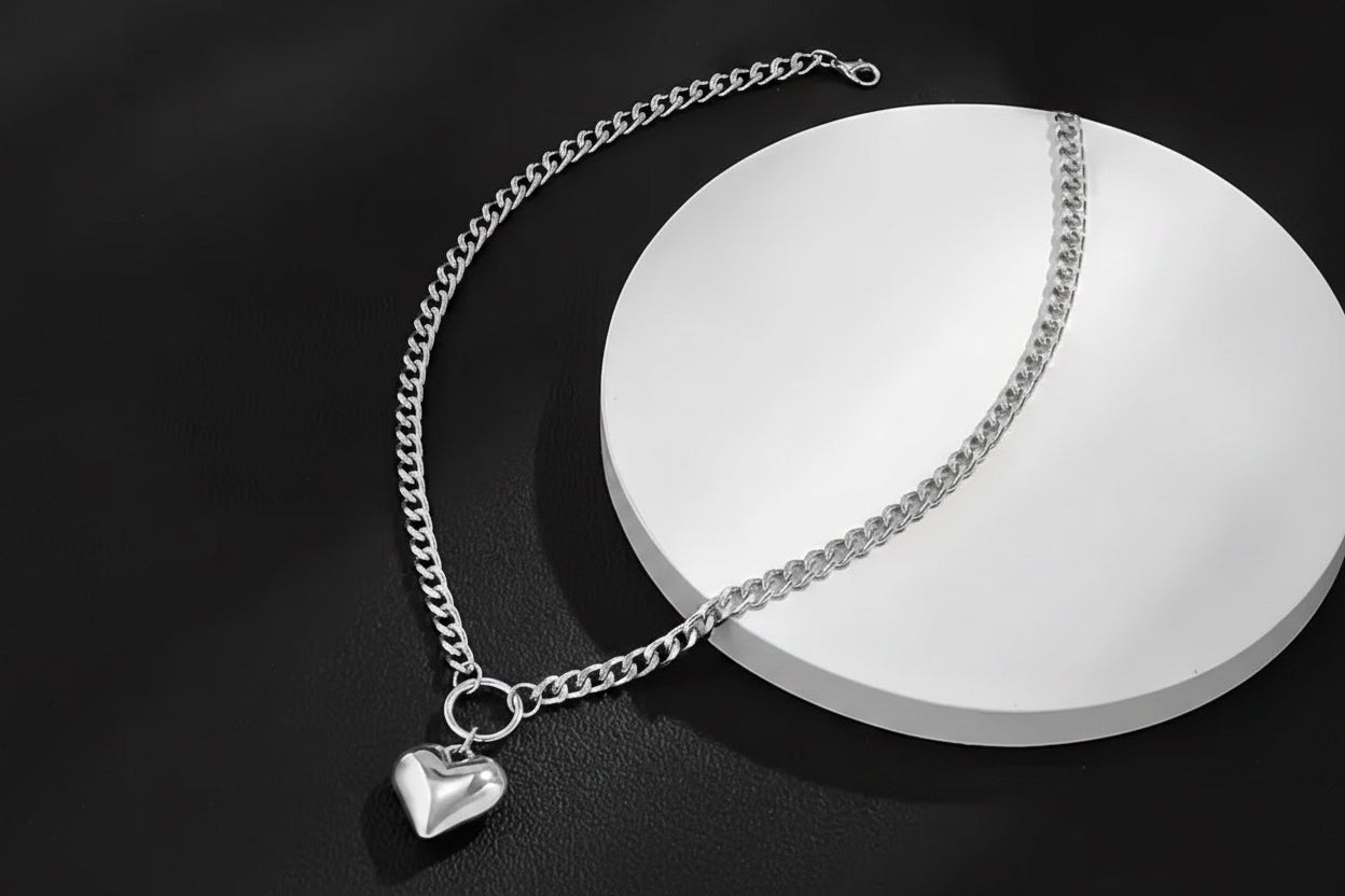 Full view of choker heart necklace on white round plate