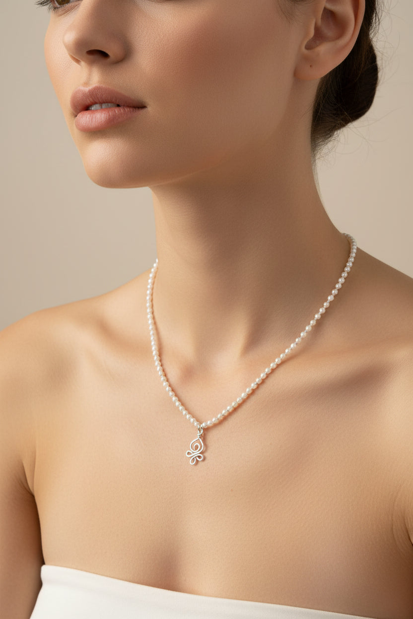 Pearl necklace with a silver pendant on a model